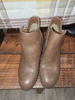 Mossimo Supply Co. Tan Brown Ankle Booties